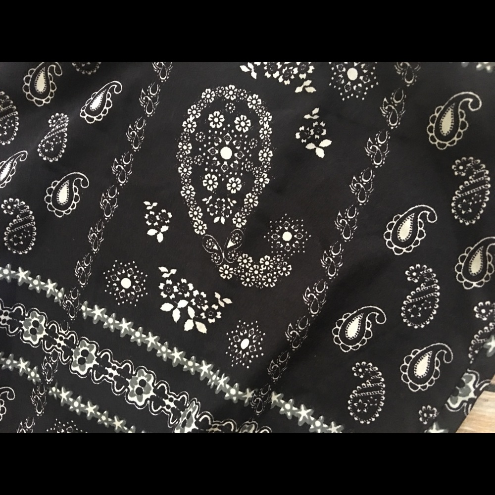 Sleeveless Short Romper - Picture 5 of 5
